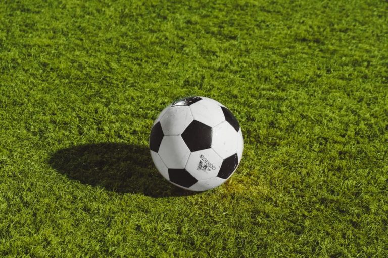 Mistrzostwa Europy a Równość Płci w Piłce Nożnej - Rozwój Kobiecego Futbolu