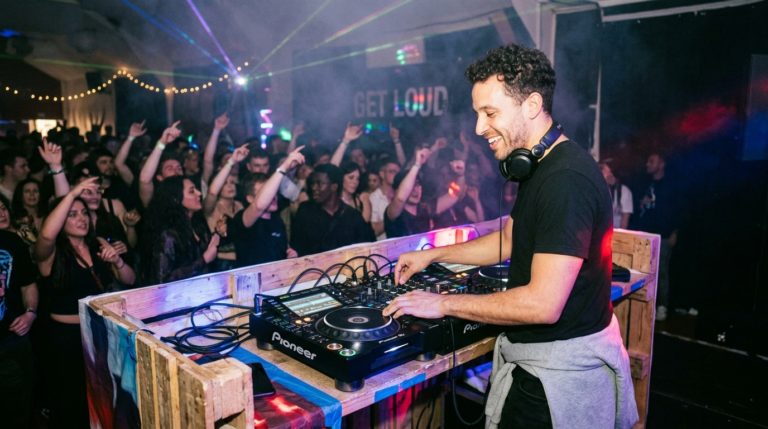 Kulisy pracy profesjonalnego dj-a: co musisz wiedzieć przed rezerwacją terminu na swoją imprezę?